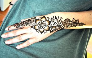 diagonal henna tattoo design